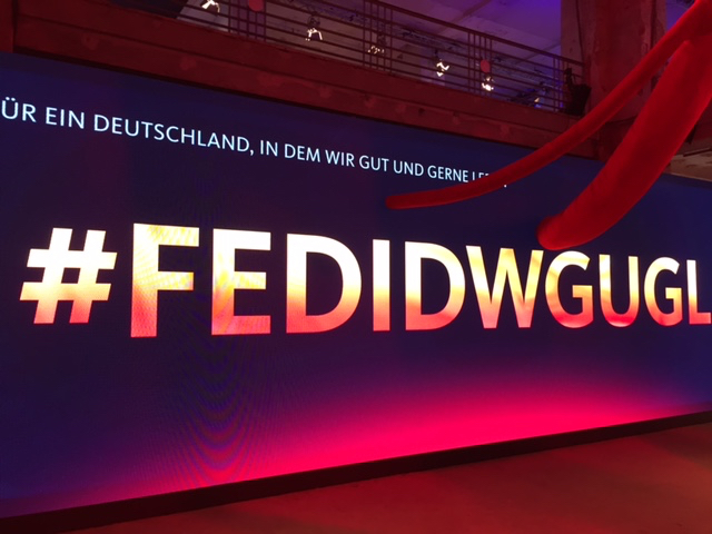 Zu Besuch im FEDIDWGUGL-Haus. Zu Besuch im FEDIDWGUGL-Haus.